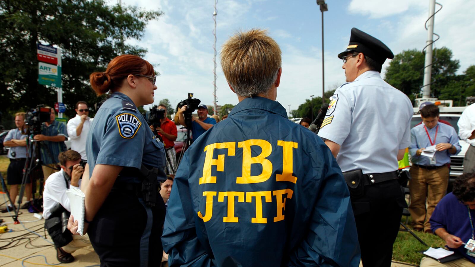 articles/2011/06/17/pentagon-bomb-threat-marine-reservist-lone-wolf-tests-security/pentagon-threat-box_qpzww9
