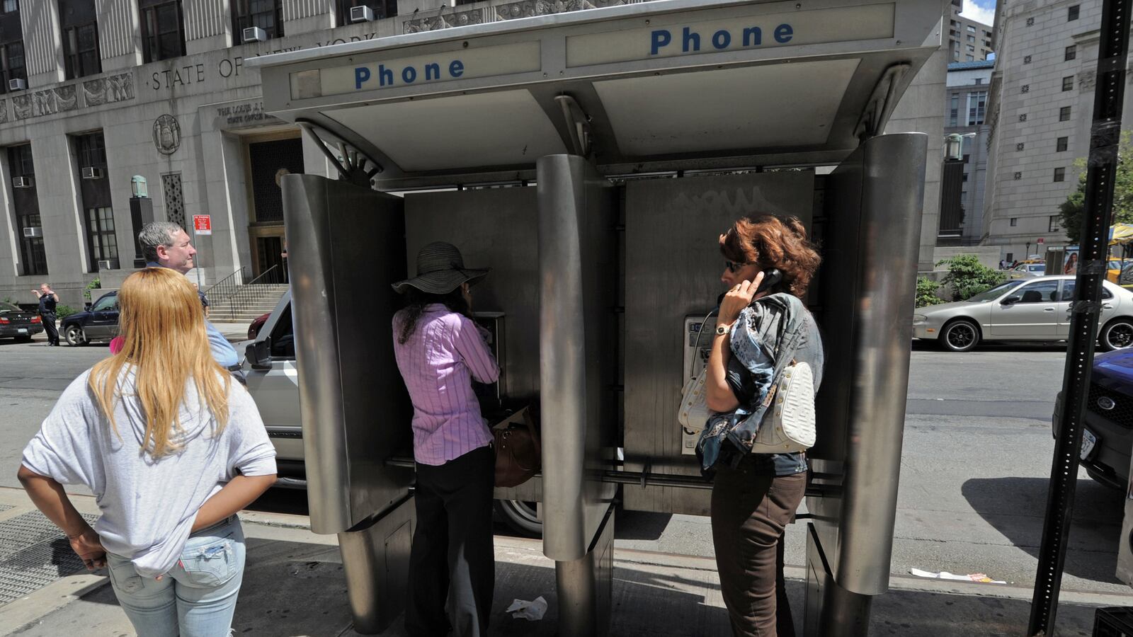 cheats/2012/11/20/nyc-replaces-pay-phones/new-york-pay-phones-touch-screens-cheat_itxqbv