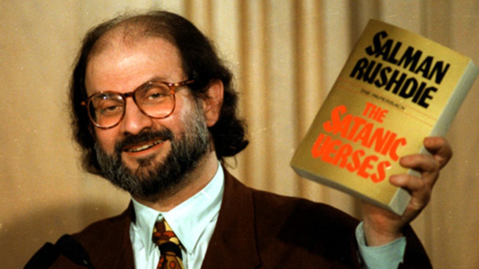 articles/2009/02/09/hiding-salman-rushdie/robertson-salman-rushdie_13286_i2gmkf