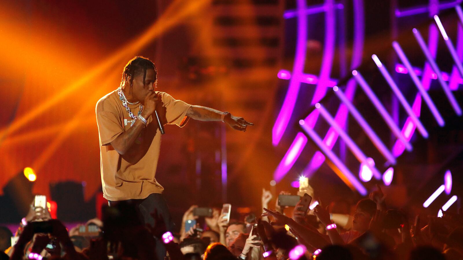 2017-09-24T075209Z_1026273739_RC1296784930_RTRMADP_3_MUSIC-IHEARTRADIO-FESTIVAL_oqg4p4