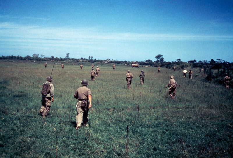 galleries/2013/10/28/robert-capa-at-100-photos/robert-capa-100-vietnam_aq1ybg