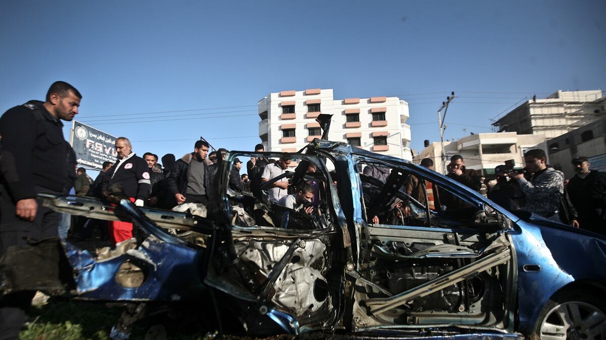 cheats/2012/03/10/gaza-fires-90-rockets-at-israel/gaza-city-exploded-car-israel-cheat_dclybi