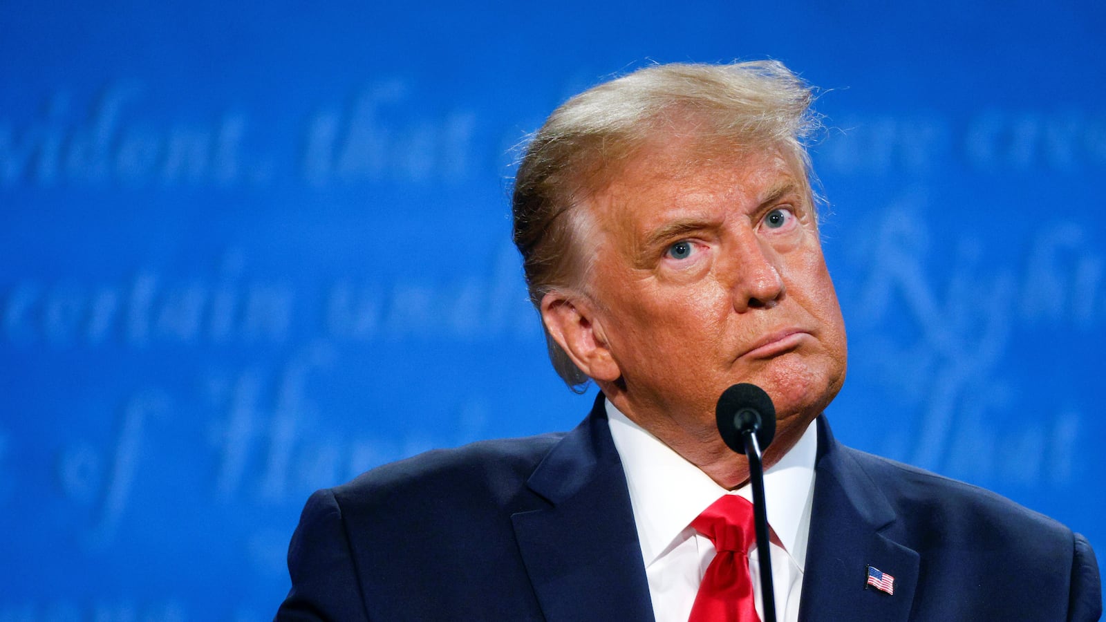 2020-10-23T023851Z_1525634215_RC22OJ9VSOKF_RTRMADP_3_USA-ELECTION-DEBATE_msrcdl