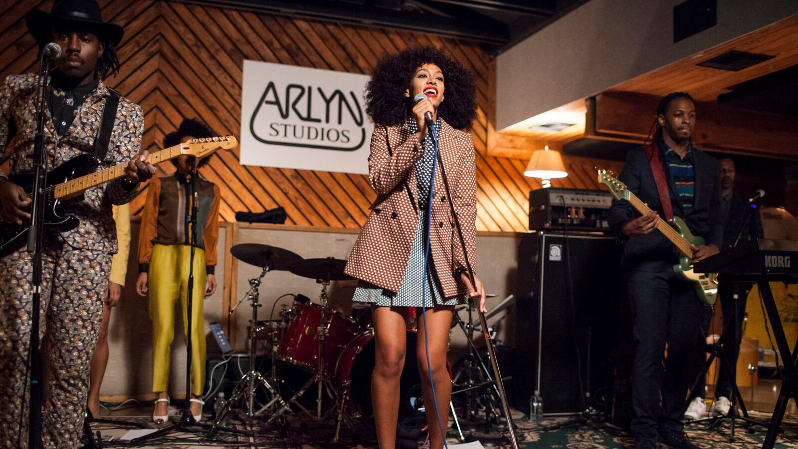 articles/2013/11/22/solange-named-puma-s-art-director-j-crew-for-sale-rumours/130314-best-worst-dressed-07_pxak9m