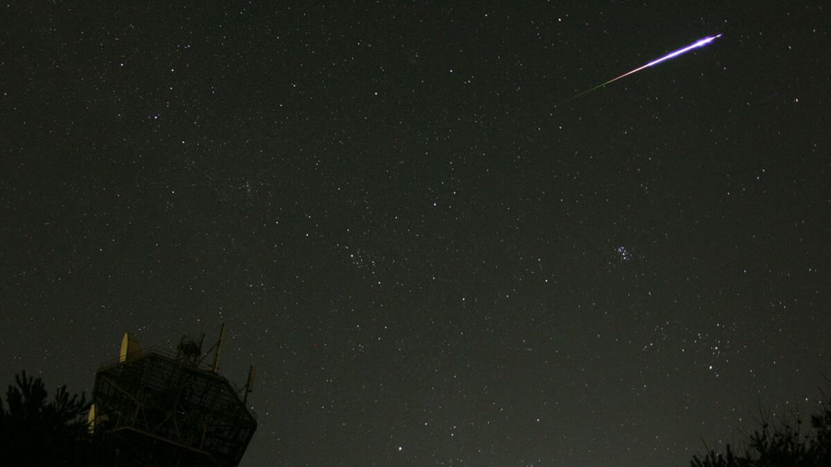 cheats/2013/03/22/meteor-sighting-on-east-coast/sky-falling-perseid-meteor-shower_wcgzad