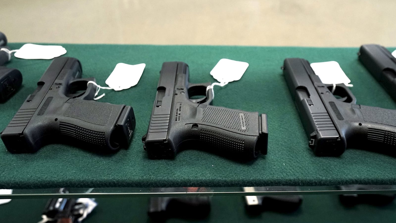 cheats/2016/06/30/fbi-considered-gun-purchase-alert-system/160701-fbi-gun-sale-cheat_a0hckb