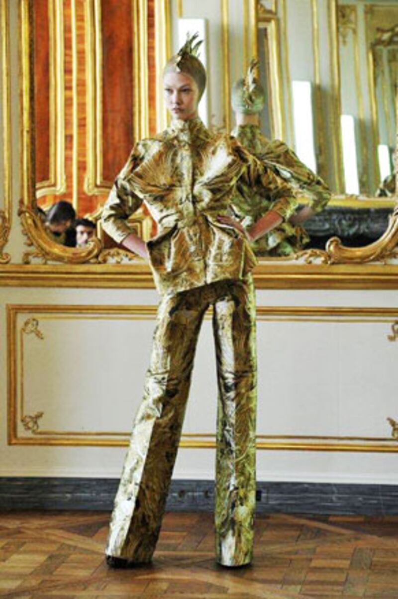 galleries/2010/03/09/alexander-mcqueen-s-last-collection/murphy-mcqueen-paris---12_eii8pr