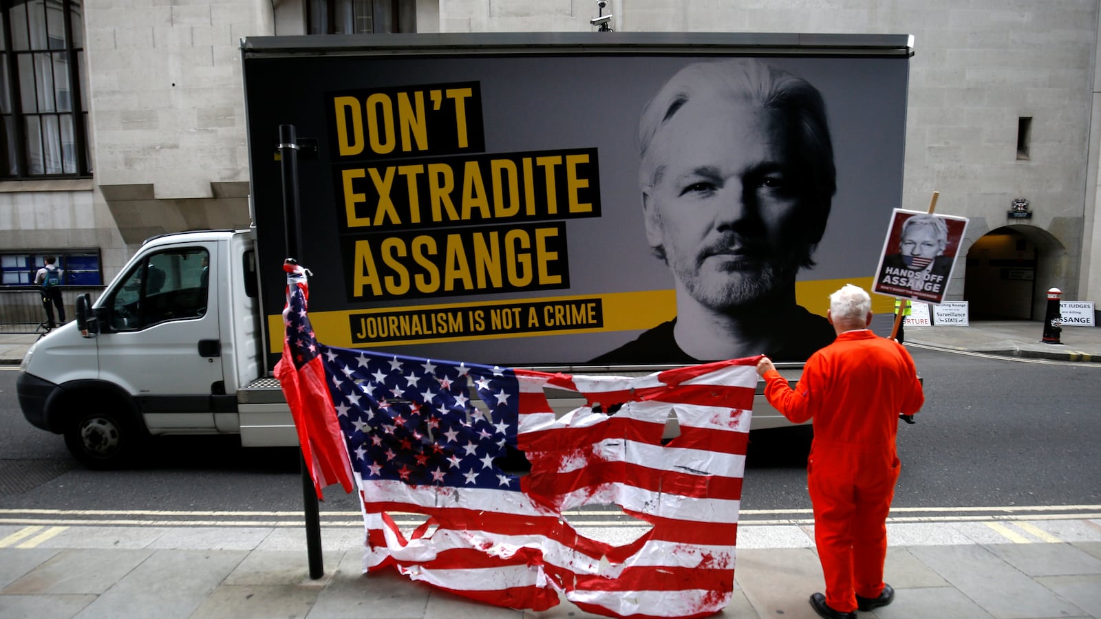 2020-09-09T093400Z_1732980893_RC2XUI9CNI32_RTRMADP_3_BRITAIN-ASSANGE_htxtmg