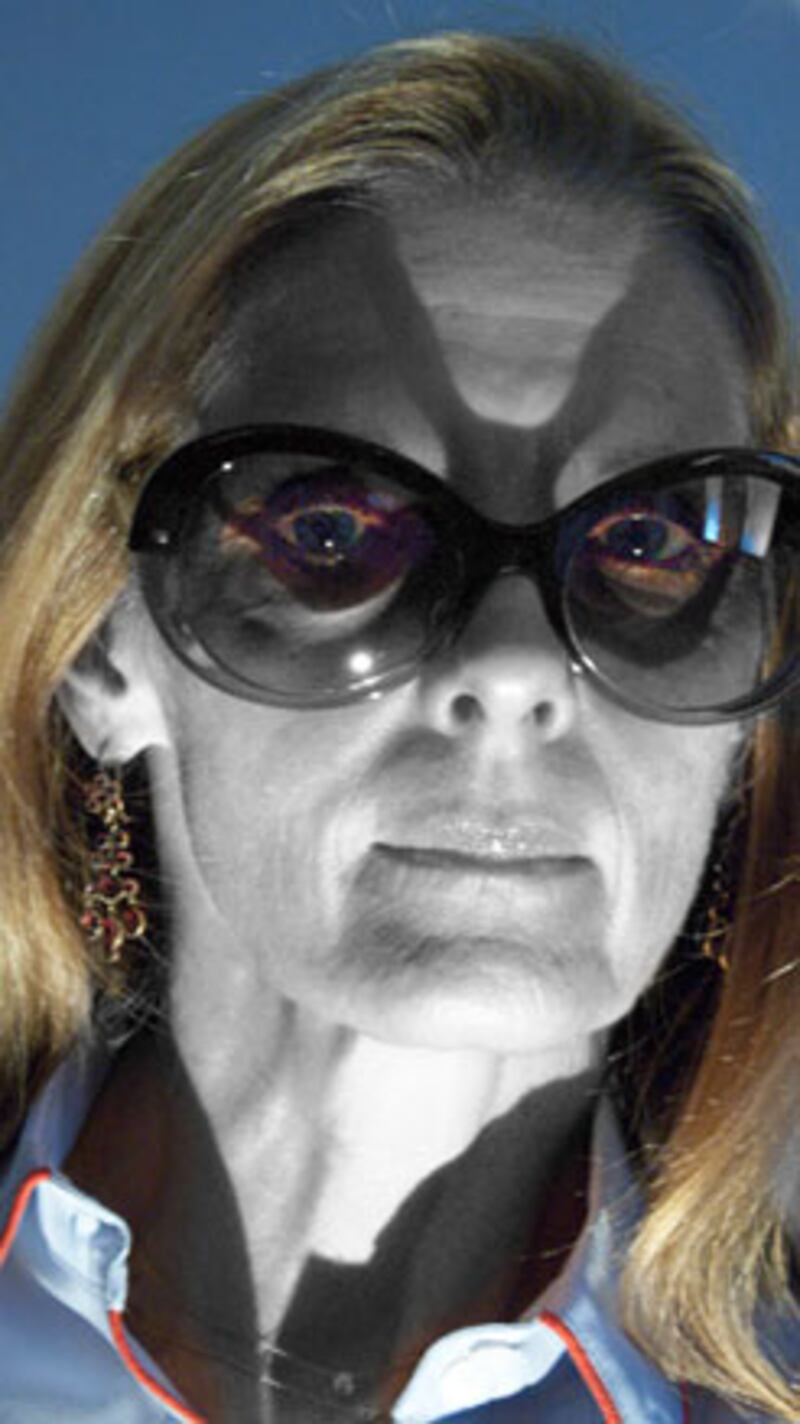 galleries/2010/11/08/vip-portrait-show/samaras-poses---8_wv34kx