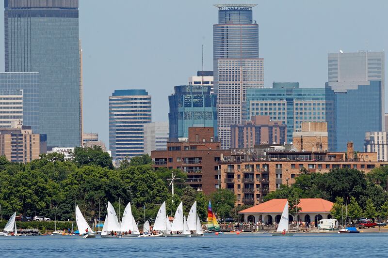 galleries/2014/02/14/best-cities-to-find-love-and-stay-in-love-photos/city-love-minneapolis_fevzb9