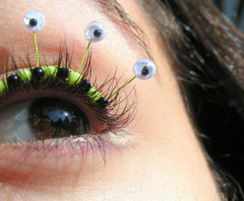 galleries/2013/01/15/the-craziest-new-trend-eyelash-art-photos/Googly_Eyes-eyelash-jewelry_nnojau