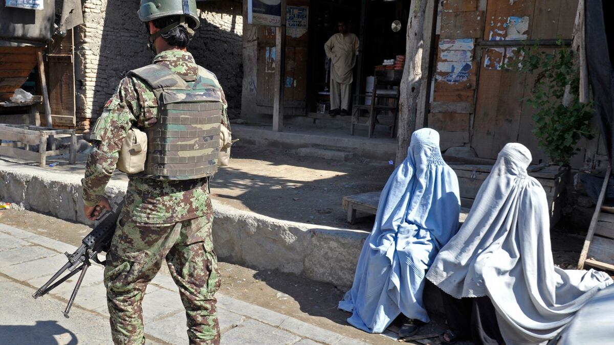 cheats/2011/11/01/women-join-elite-new-army-unit/afghanistan-women-soldiers-cheat_jxrnfo