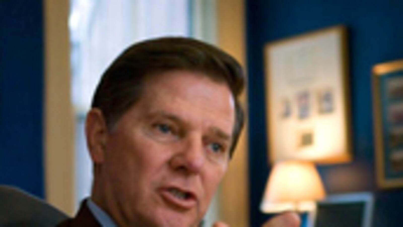 articles/2009/03/08/hes-back/avlon-tom-delay_17036_fowwcy