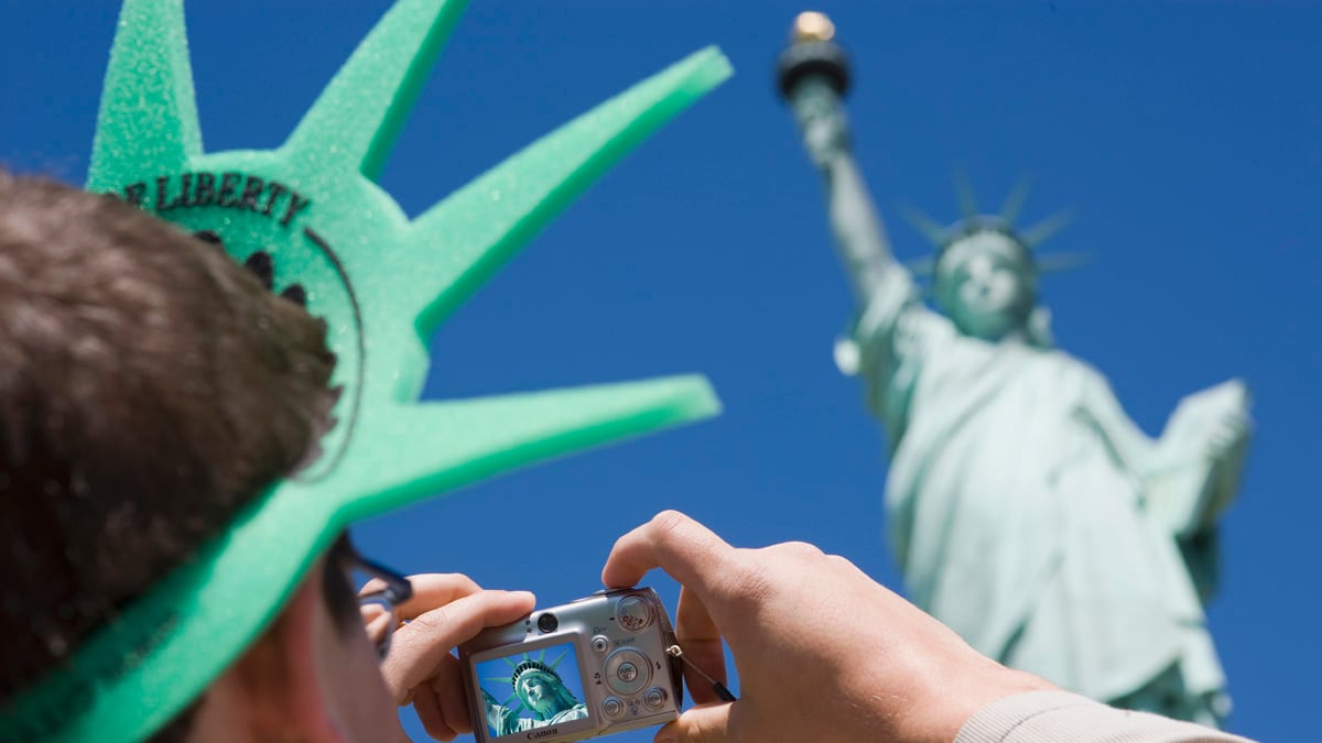 articles/2012/10/11/new-yorkers-your-advice-is-needed/sullivan-nyc-ries-tease-embed_qd48np