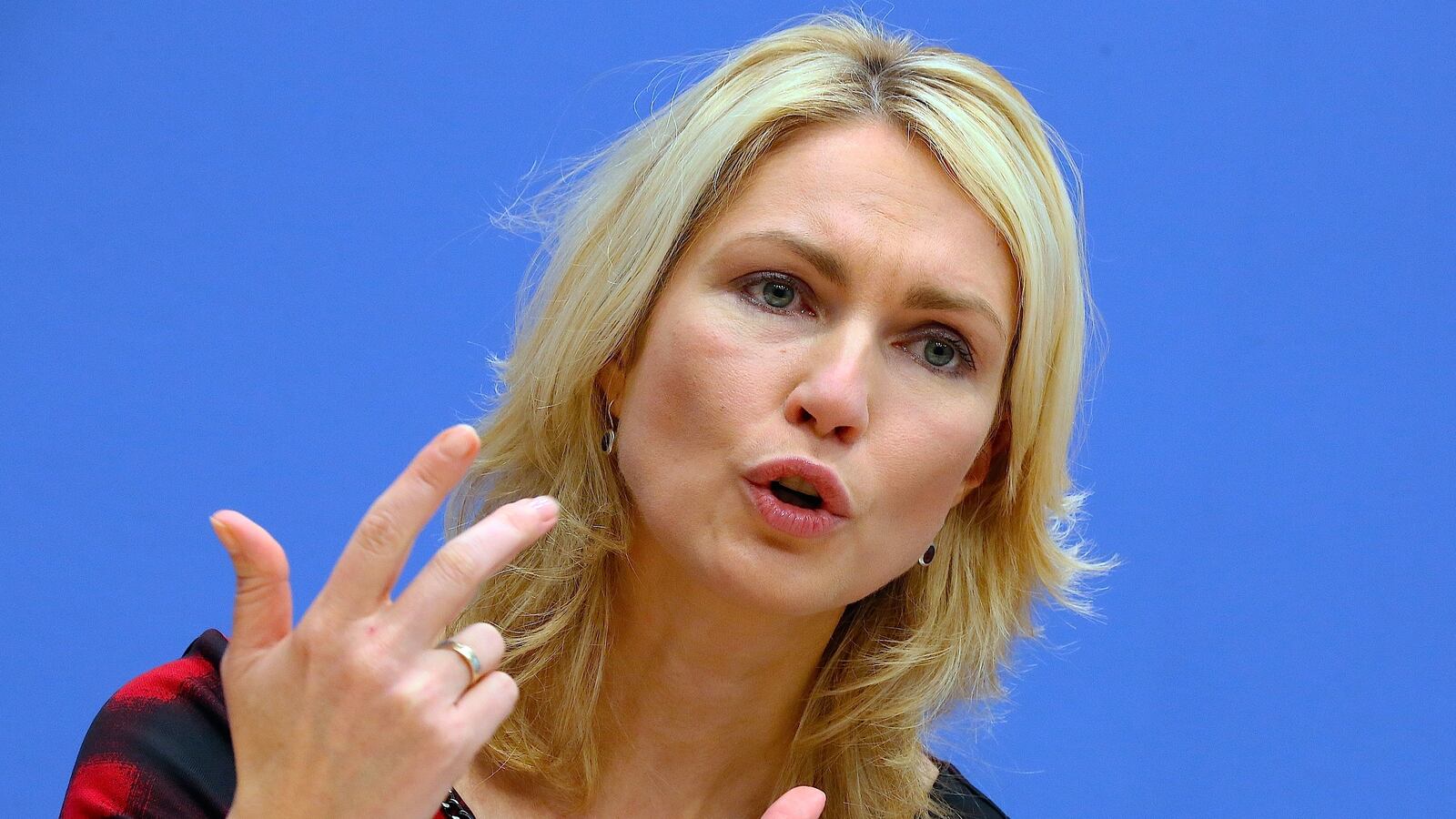 cheats/2015/03/06/germany-sets-quota-for-female-directors/150306-german-women-quota-cheat_iibgbn