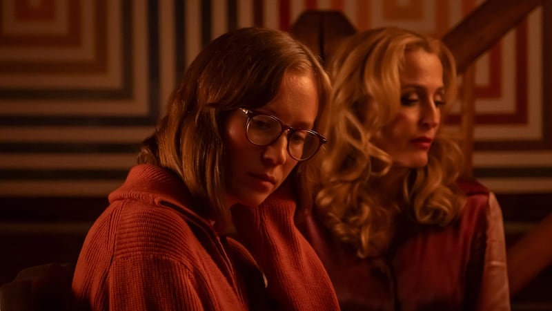 Gillian Anderson and Hannah Einbinder in Teenage Sex and Death at Camp Miasma.