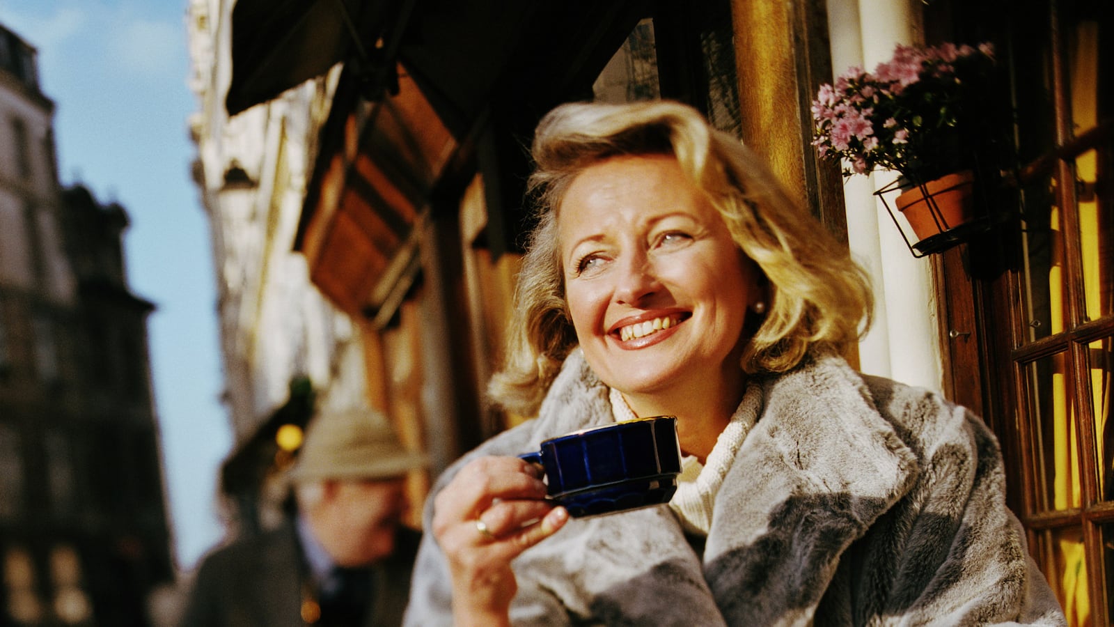 articles/2013/12/17/french-women-don-t-get-facelifts/131216-cunningham-french-women-facelifts-tease_cvnz2b