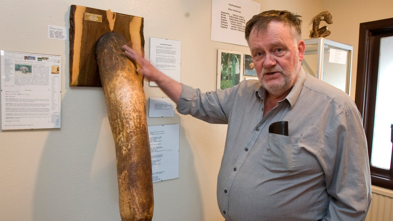 articles/2014/04/17/iceland-s-penis-museum-curator-on-what-the-final-member-gets-wrong/140416-leon-museum-tease_vdpnol