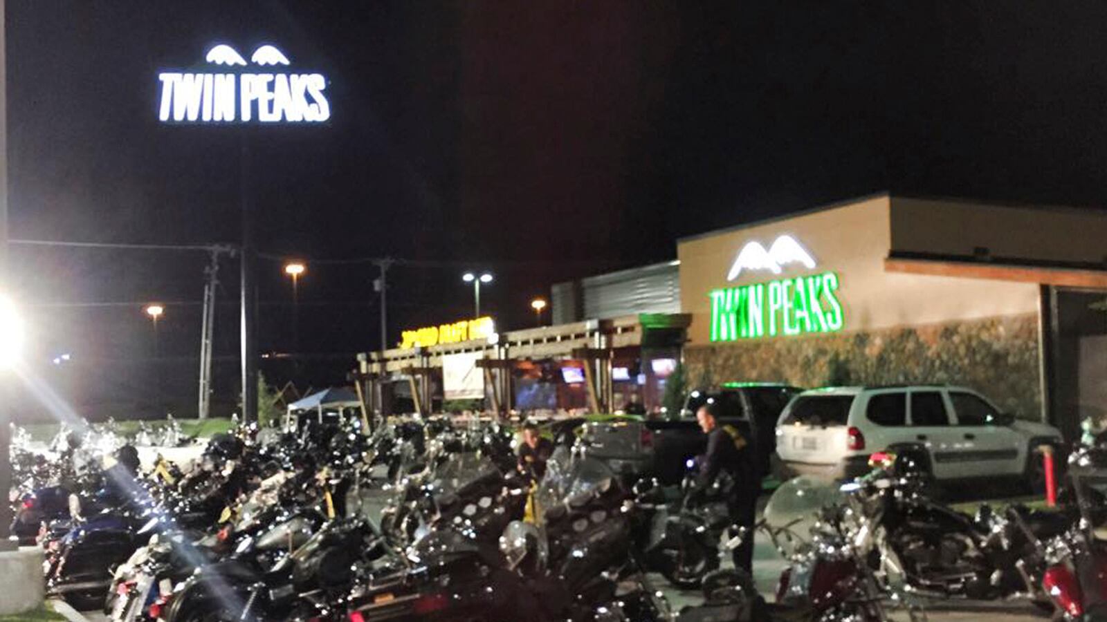 cheats/2015/05/18/waco-bikini-bar-stripped-of-license/150518-waco-twin-peaks-cheat_dtkhwn