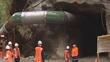 articles/2010/11/19/new-zealands-nightmare-29-miners-trapped-underground/nz-mine-explosion_142671_xlsfmw
