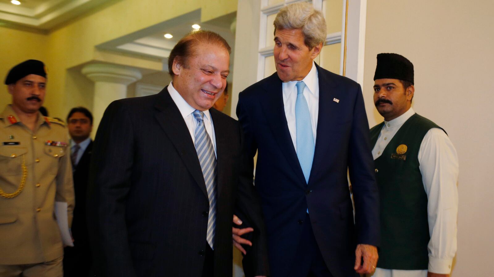 cheats/2013/08/01/kerry-resumes-pakistan-negotiations/130801-Pakistan-Kerry-cheat_esmh55