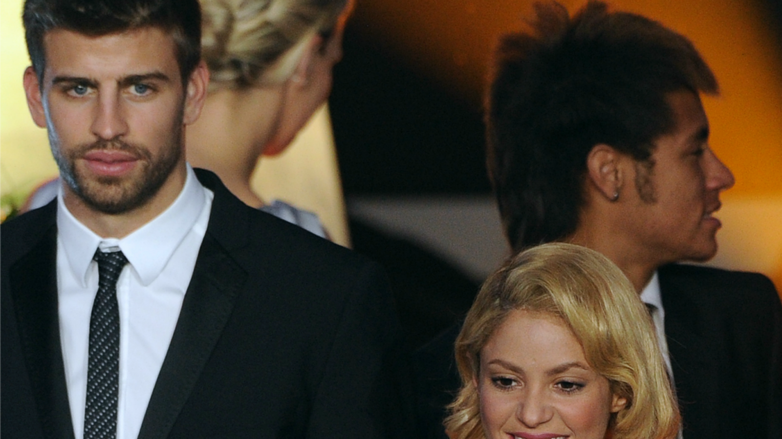 cheats/2012/09/19/shakira-expecting-first-baby/shakira-preggers-cheat_cvdt6o