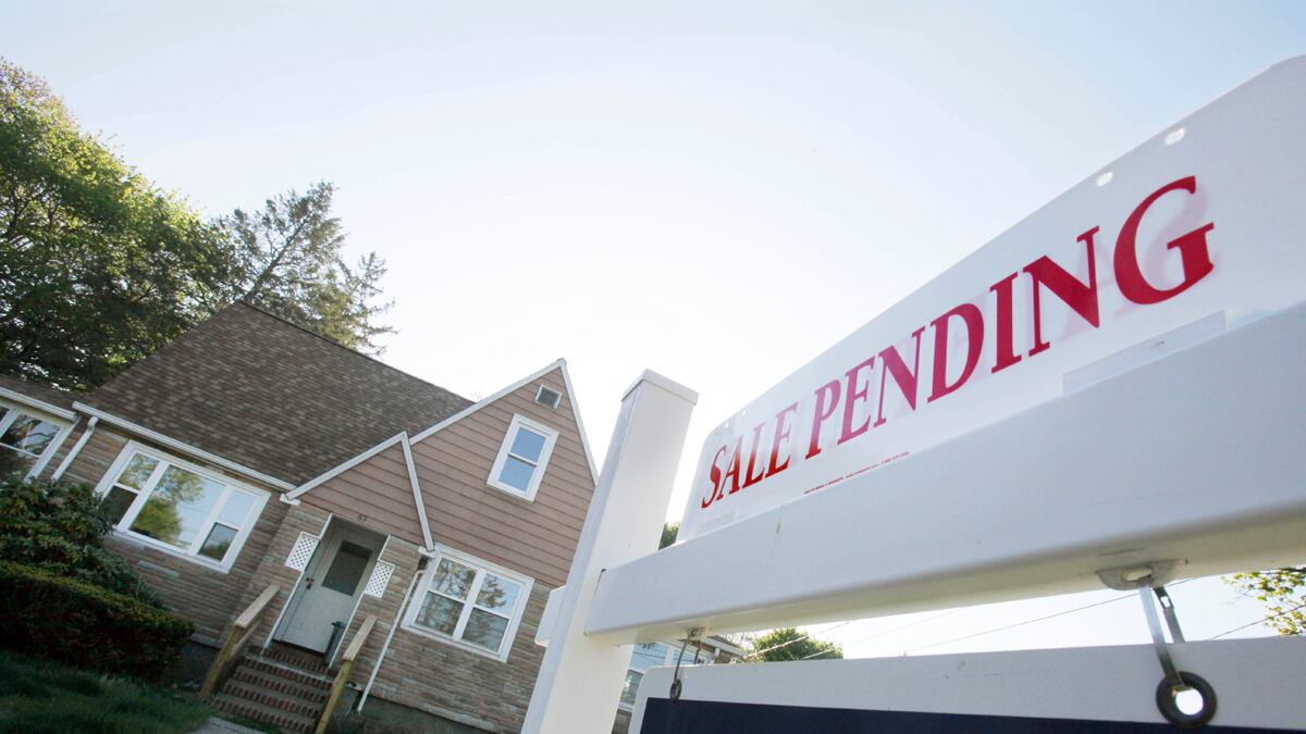 articles/2012/12/20/how-housing-is-driving-economic-growth-dek-the-latest-data-show-more-people-are-buying-more-homes-at-higher-prices-than-they-have-in-years-so-why-isn-t-the-supply-of-homes-for-sale-rising/zeitlin-housing-is-back_b1fu6d