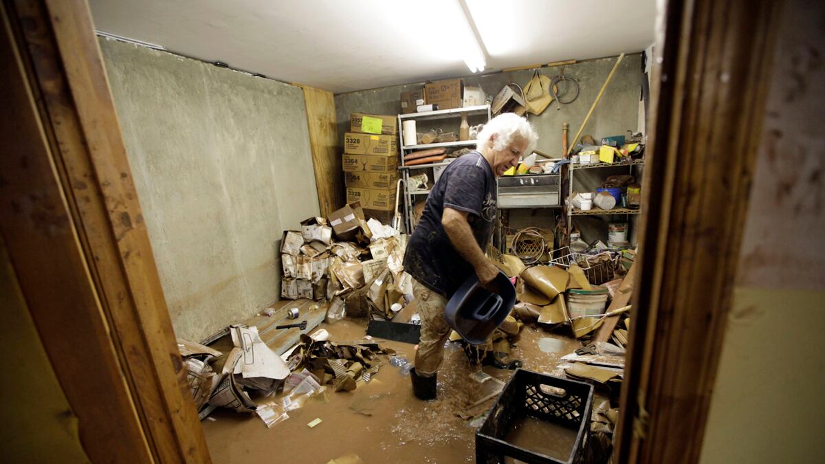 cheats/2011/09/01/floodwaters-begin-to-recede-in-northeast/flood-water-recedes-new-york-cheat_wo2ngs