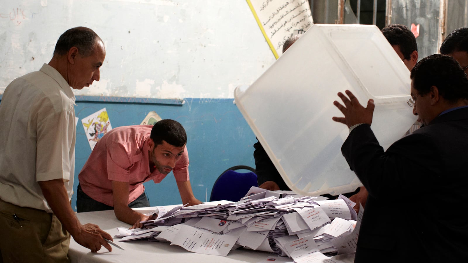 cheats/2012/05/25/morsi-leading-egypt-vote/egypt-elections-results-cheat_buebbt