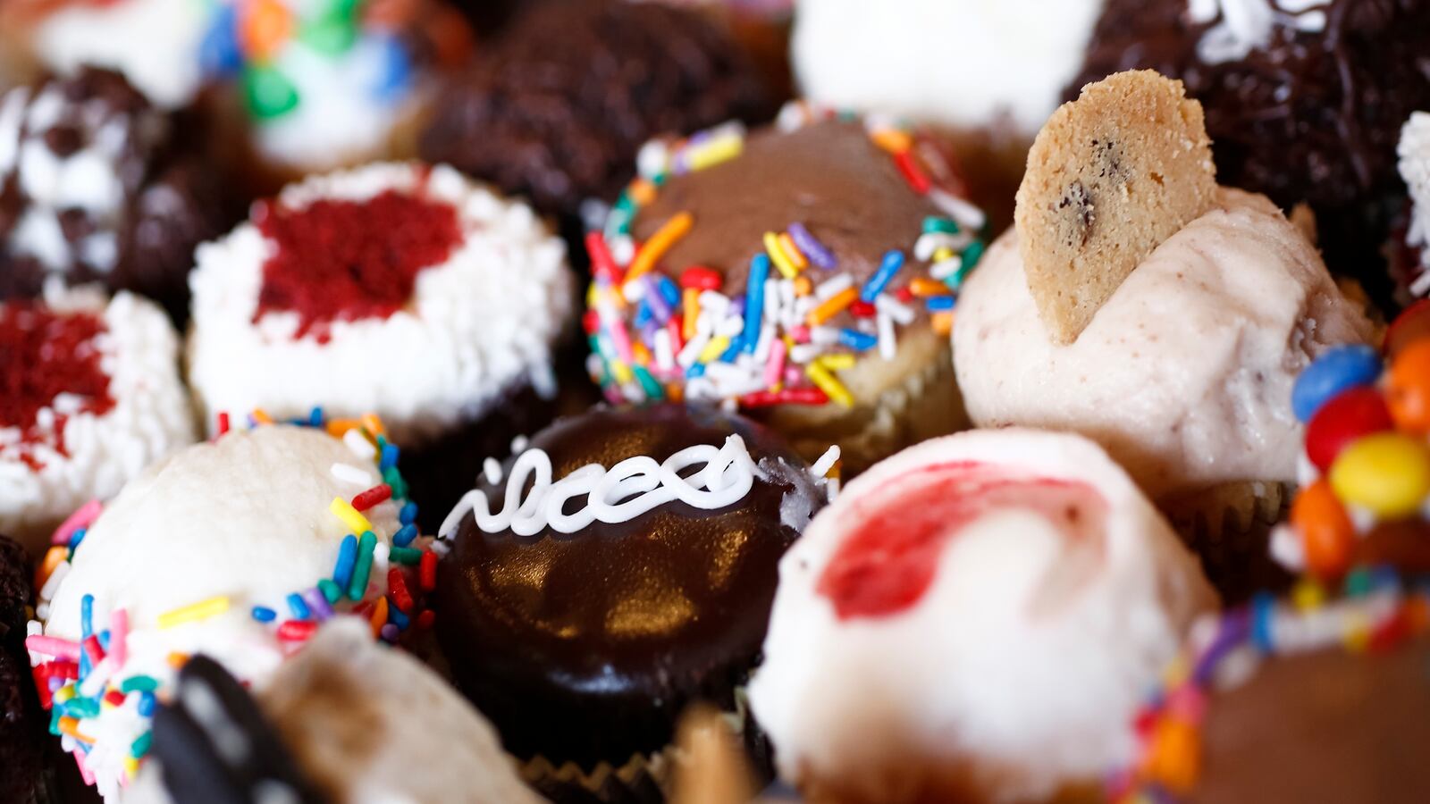 cheats/2014/07/07/crumbs-bake-shop-closes-all-stores/140707-crumbs-cupcake-cheat_e0eyrl