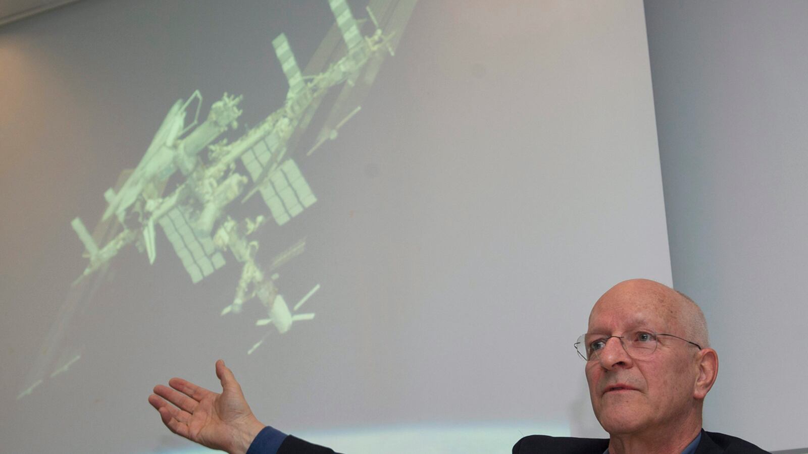 cheats/2012/02/15/swiss-to-launch-janitor-satellite/switzerland-building-space-junk-collection-satellite-cheat_r5kfr3