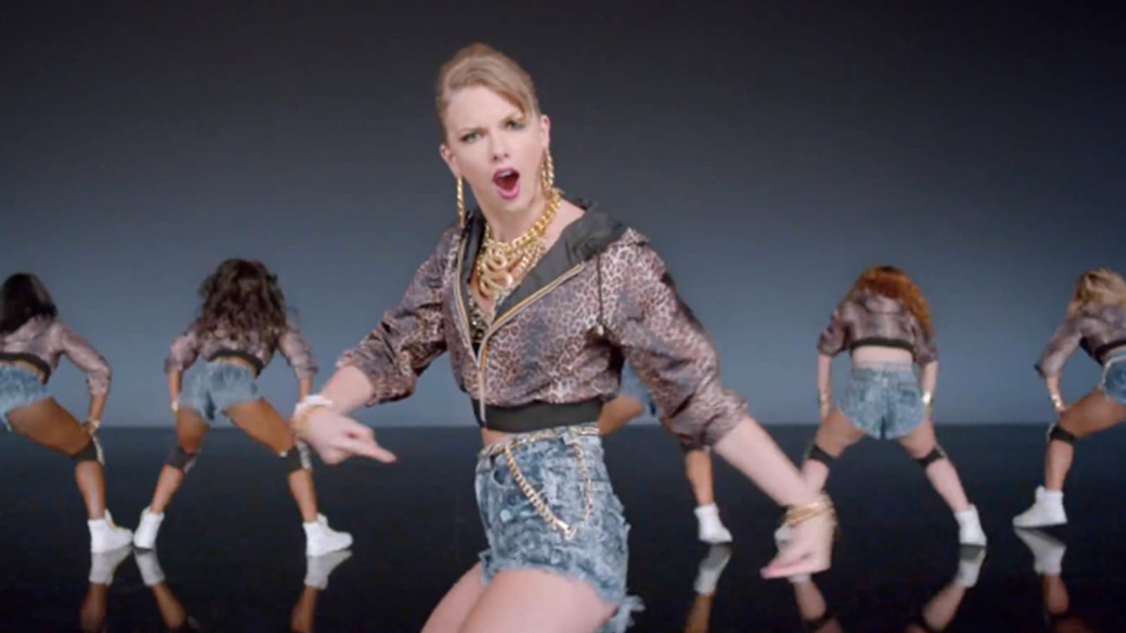 articles/2014/08/18/taylor-swift-s-shake-it-off-is-disappointing/140818-fallon-swift-new-vid-tease_dgly2k
