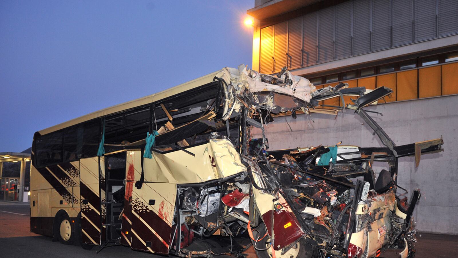 cheats/2012/03/14/bus-crash-kills-28-in-switzerland/switzerland-bus-crash-kills-28-cheat_tbdhvo