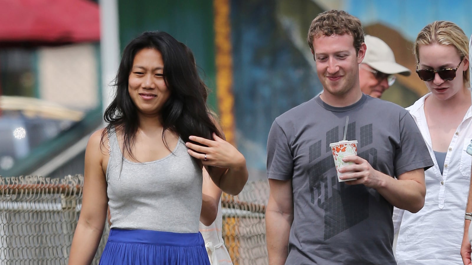 articles/2013/04/24/look-what-mark-zuckerberg-and-priscilla-chan-wore-on-their-hawaiian-vacation/130424-zuckerberg-chan-hawaii-tease_ao8dtk