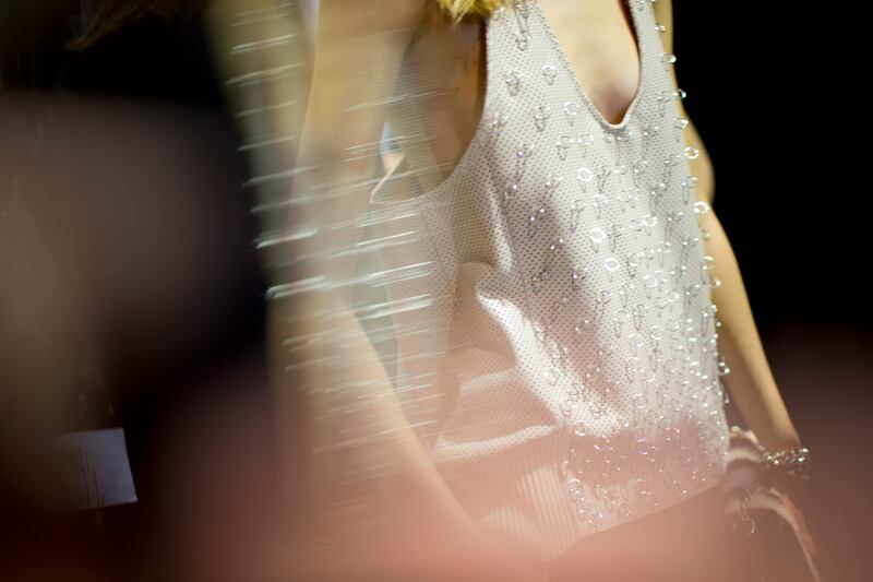 galleries/2013/10/03/best-of-backstage-at-paris-spring-summer-2014-photos/131002-paris-fashion9_migcy5