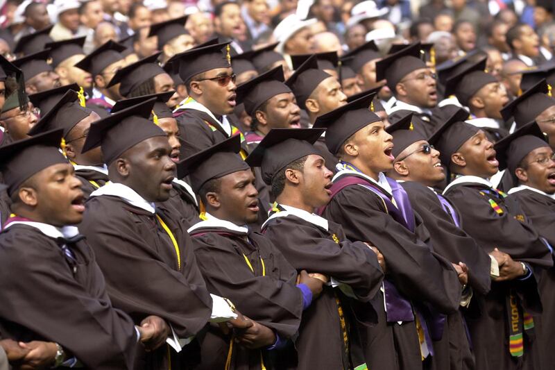 articles/2013/05/18/obama-commencement-address-at-morehouse-turns-into-controversy/130517-morehouse-graduation-obama-samuels-tease_wjr1jp