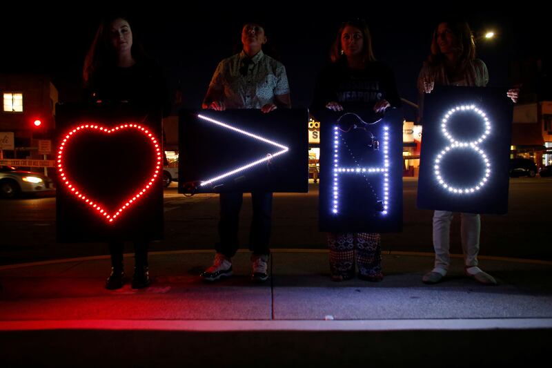 galleries/2016/06/13/mourning-orlando-s-mass-lgbt-murder/160613-orlando-memorials-04_jbzcmh