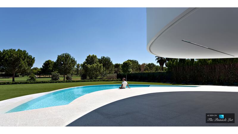 171230-mcnearney-omg-i-want-this-house-casa-bilant-05_nmbrmh