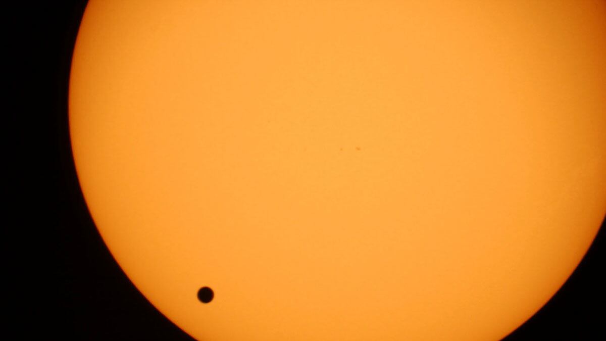 cheats/2012/06/04/rare-venus-sighting-tuesday/venus-planet-cs_lmajzy