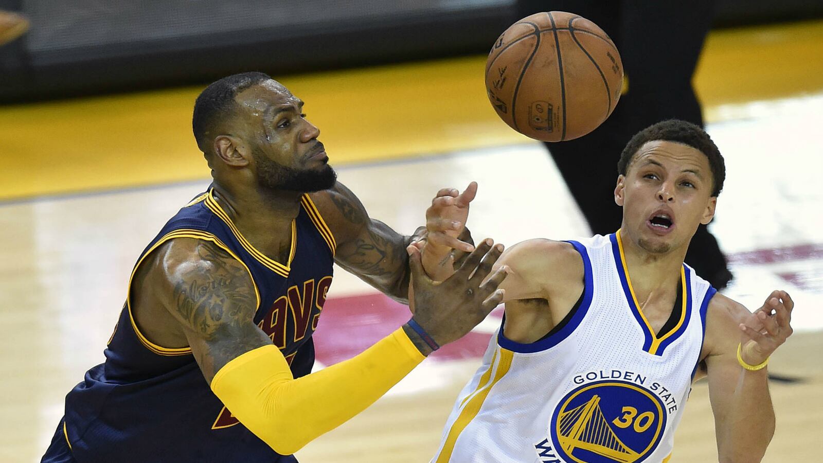 cheats/2015/06/05/nba-finals-warriors-beat-cavs-in-ot/150604-nba-finals-cavs-warriors-cheat_y1p1ip