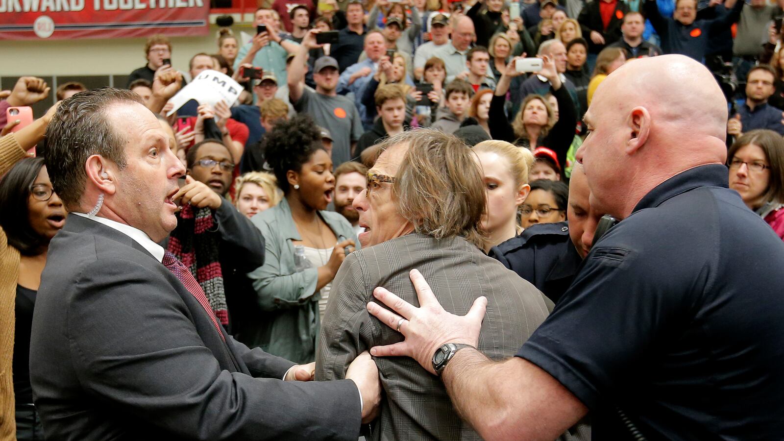 2016-02-29T120000Z_1598051394_D1AESPWFWHAA_RTRMADP_3_USA-ELECTION-TRUMP_iuokle