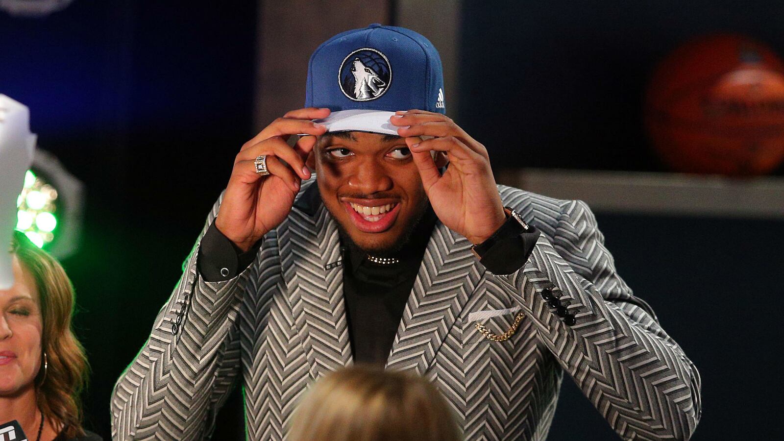 cheats/2015/06/26/minnesota-selects-no-1-draft-pick-towns/150626-karl-anthony-towns-nba-draft-cheat_vbyj8f