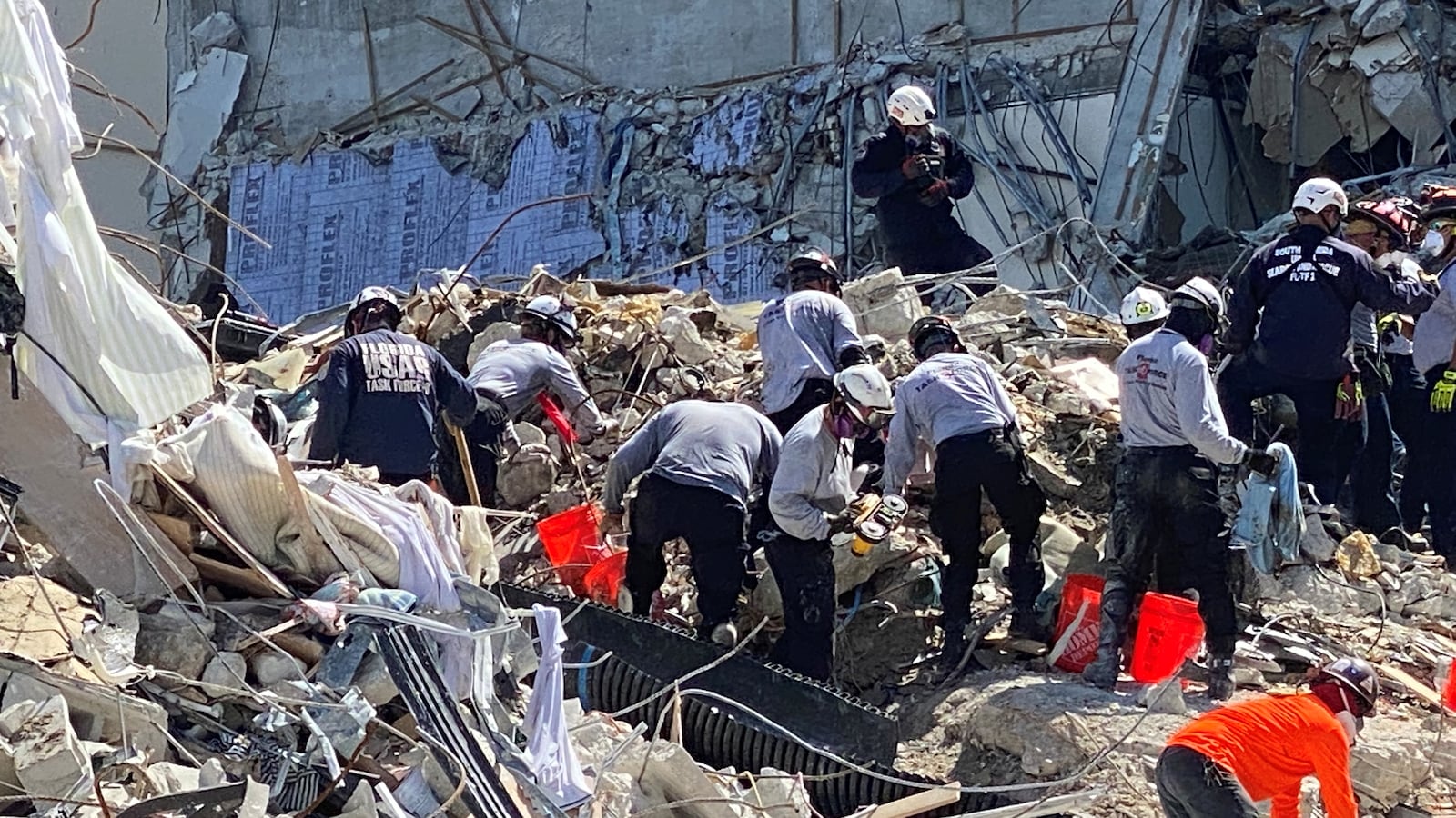 2021-06-29T051604Z_1827336997_RC279O9DO6MQ_RTRMADP_3_MIAMI-BUILDING_uer3wt