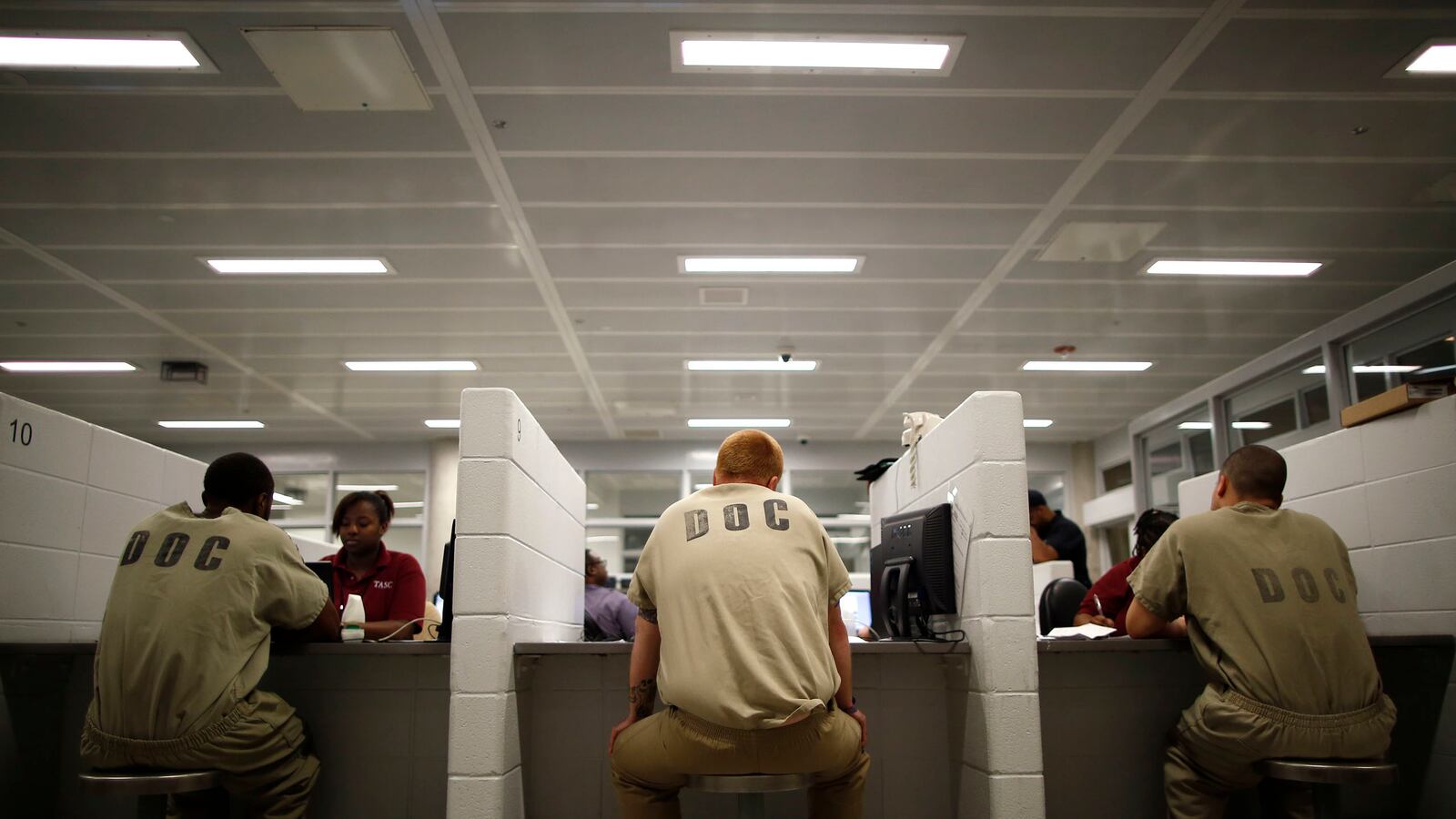 cheats/2015/11/30/illinois-sues-inmates-for-cost-of-prison/151130-illinois-inmates-cheat_z8w1og