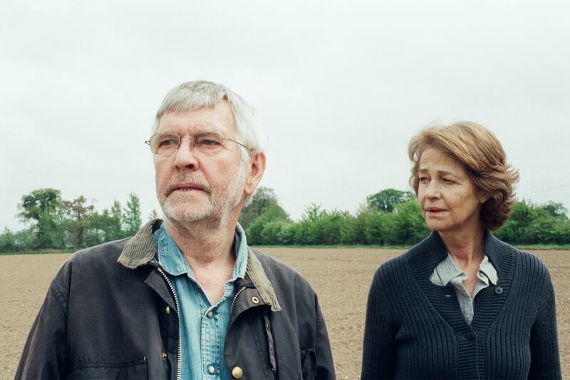 galleries/2015/12/03/holiday-movie-preview-star-wars-the-force-awakens-the-revenant-and-more/151031-bugbee-love-story-tease_lgq0is