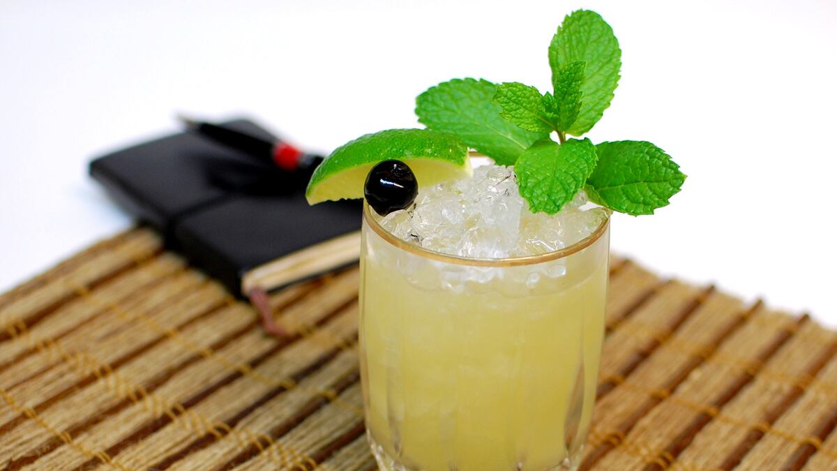 articles/2011/10/29/the-rum-diary-cocktails-inspired-from-film/look-normal-cocktail--cheat_rqyje7