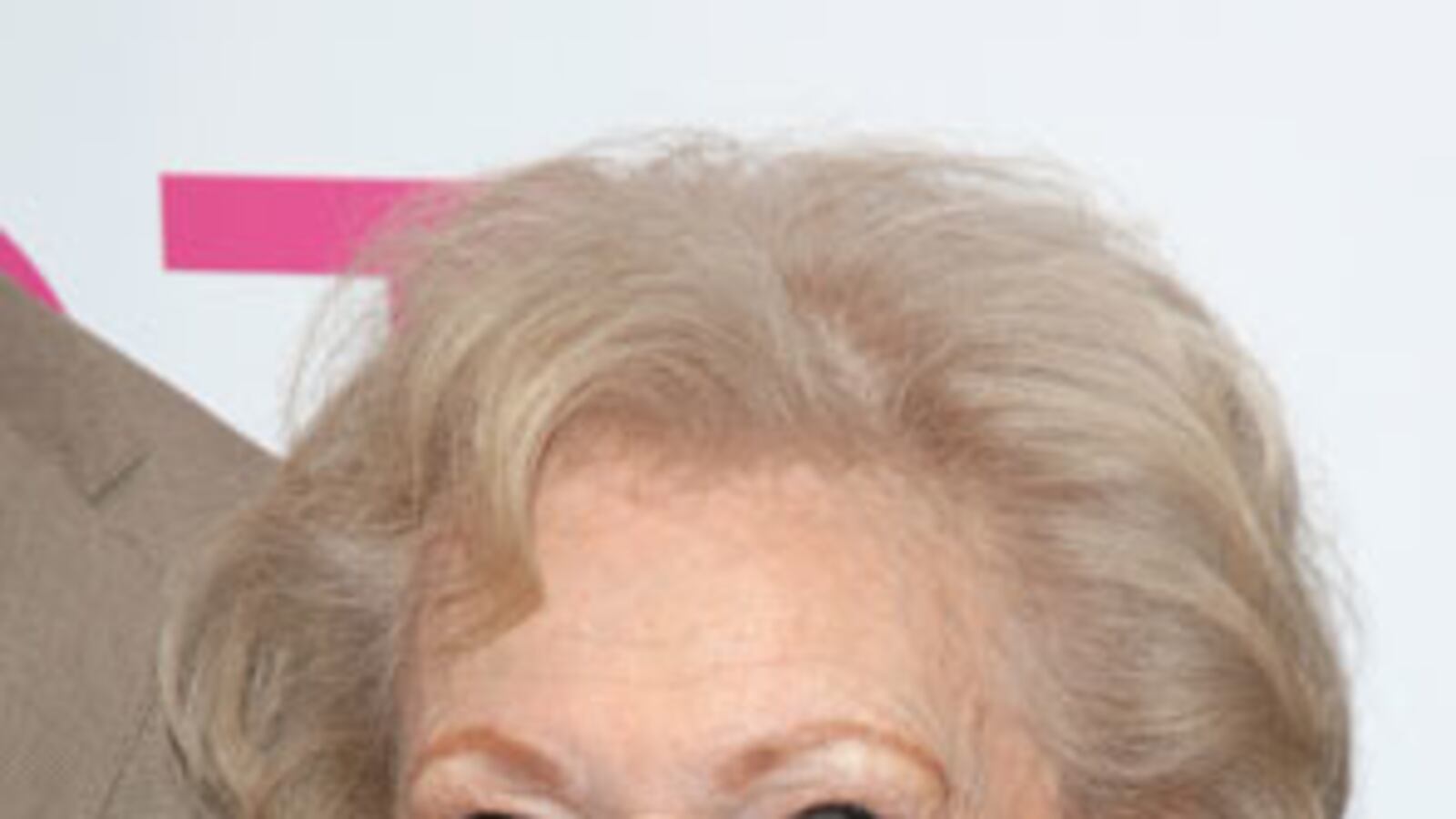 cheats/2010/08/18/betty-white-signs-2-book-deal/betty-white_uvzthw