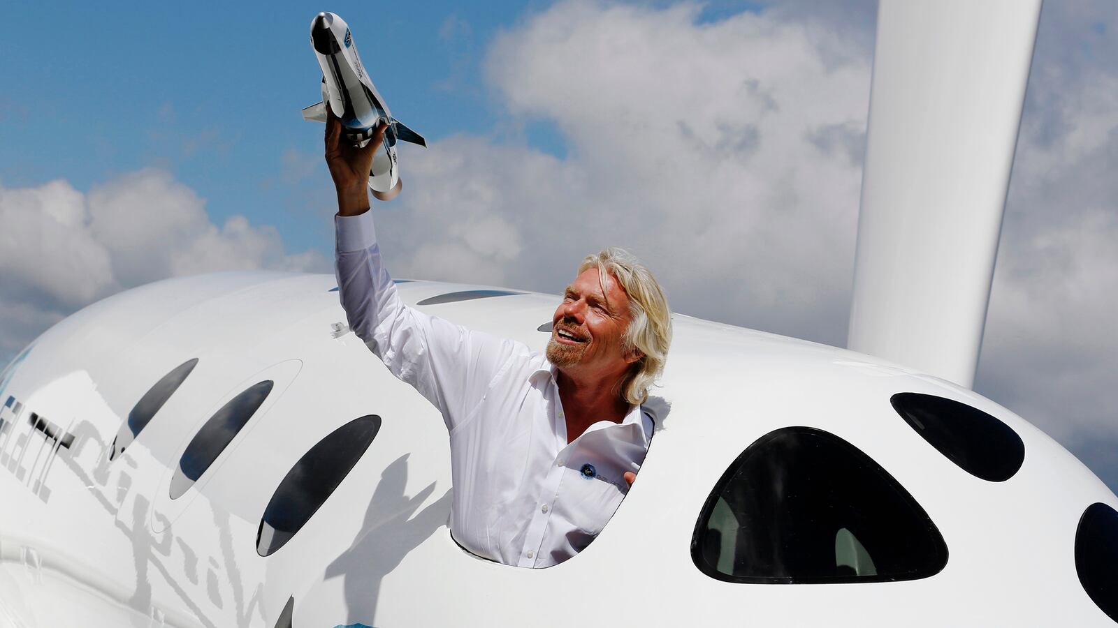 articles/2014/01/30/branson-s-galactic-obstacles-tom-bower-puts-a-damper-on-virgin-s-space-flight-dreams/140129-irving-branson-space_s74cbi