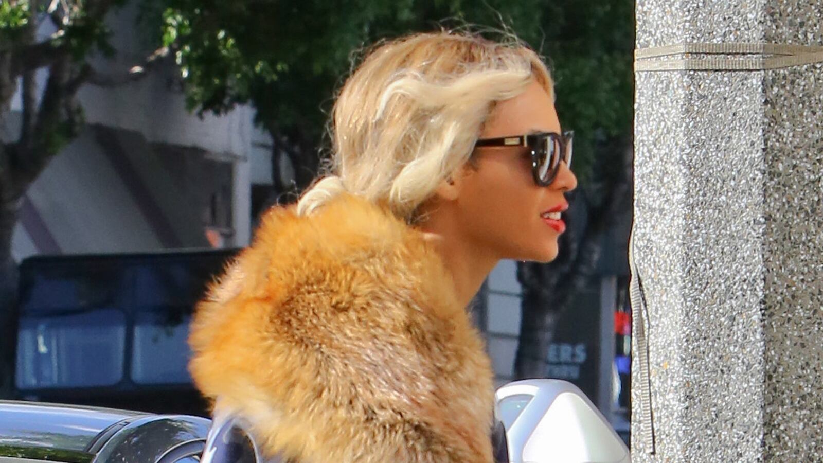 articles/2013/12/06/chanel-acquires-bodin-joyeux-tannery-jake-bugg-joins-saint-laurent-music-project/131206-beyounce-fur-tease_hzdvjp