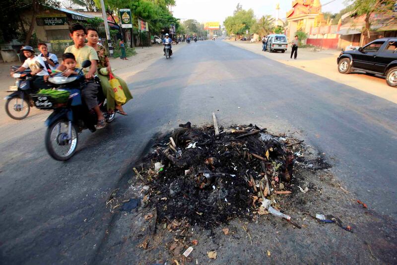 galleries/2013/03/22/uproar-in-burma-see-the-shocking-photos/myanmar-riots-8_uzoqkh